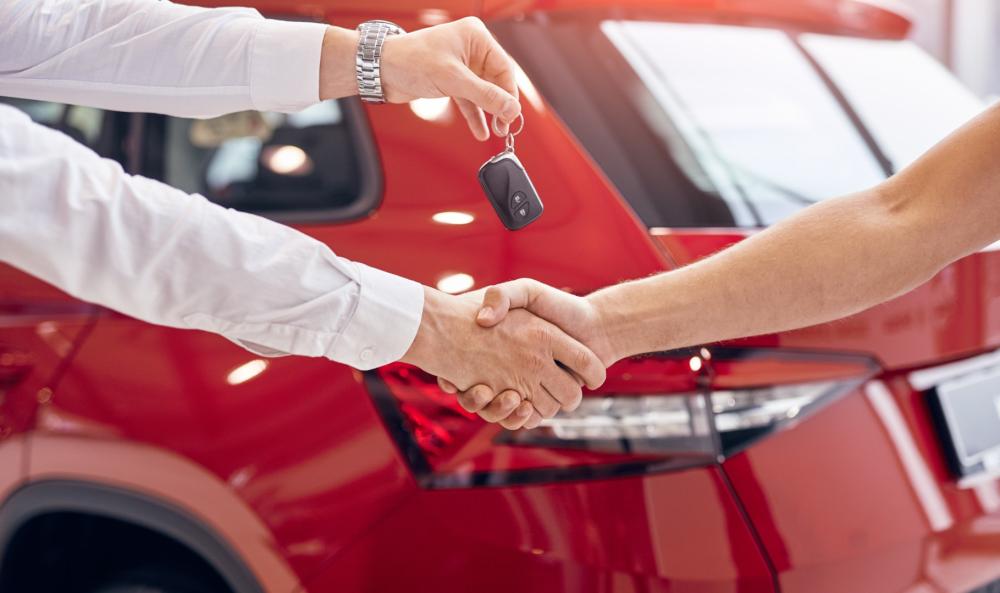 Serrage de main voiture